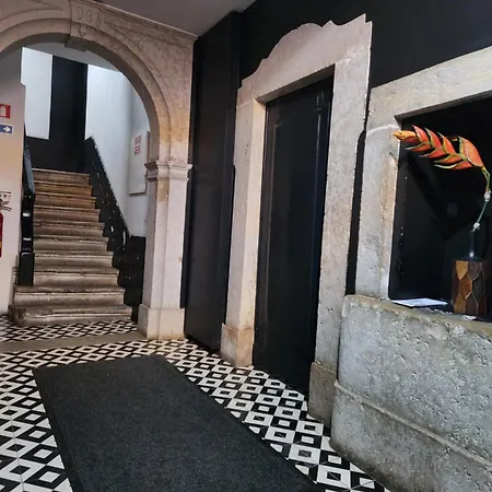 Апартаменти Correeiros Baxa Centre